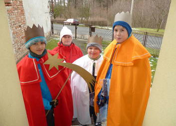 Tříkráloví koledníci se deště nelekli…